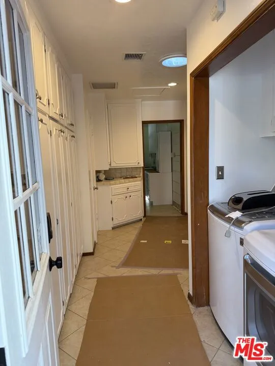 Sherman Oaks, California 91401, United States, 3 Bedrooms Bedrooms, ,3 BathroomsBathrooms,Residential,Active,249057