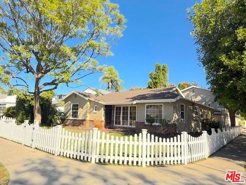 Photo of 5500 Colbath Avenue, Sherman Oaks, CA 91401 (MLS # 25614271)