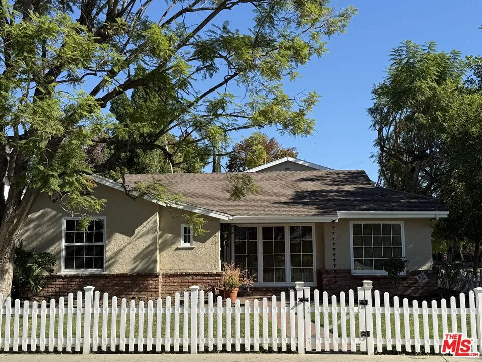 Sherman Oaks, California 91401, United States, 3 Bedrooms Bedrooms, ,3 BathroomsBathrooms,Residential,Active,249057