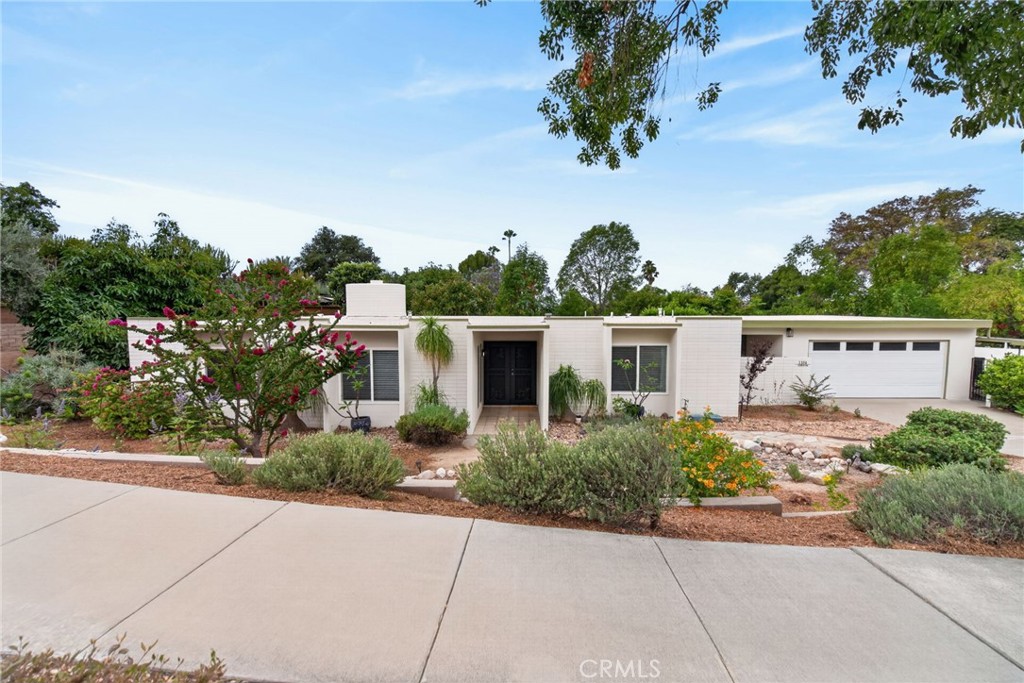 1184 Lyndhurst