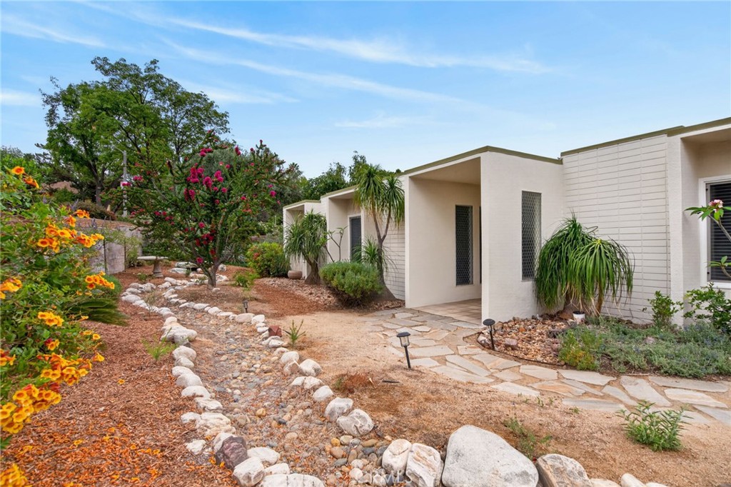 1184 Lyndhurst