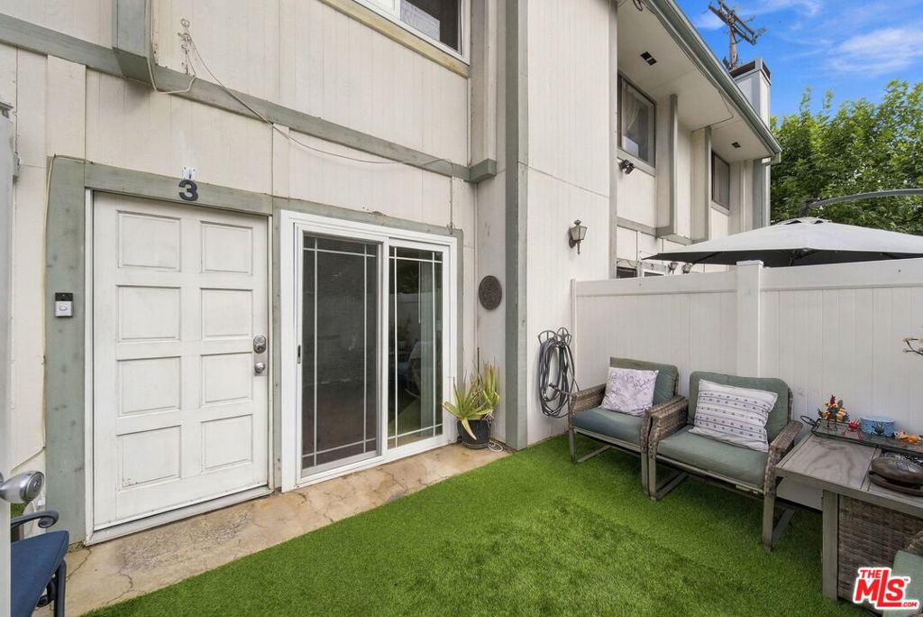 Photo of 22865 Del Valle Street #3, Woodland Hills, CA 91364 (MLS # 26103501)