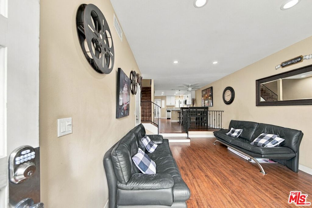 22865 Del Valle Street 3