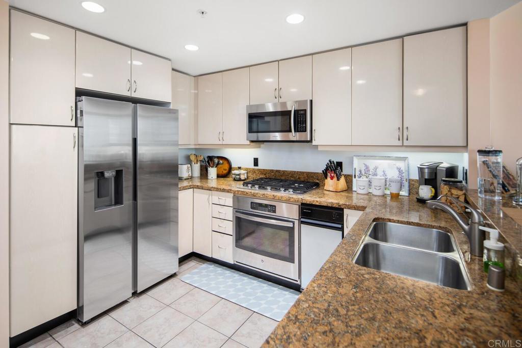 555 Front Street 1201