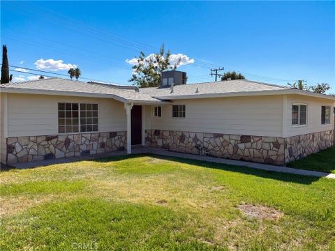 Photo of 695 N Pepper Avenue, Rialto, CA 92376 (MLS # IV26222920)