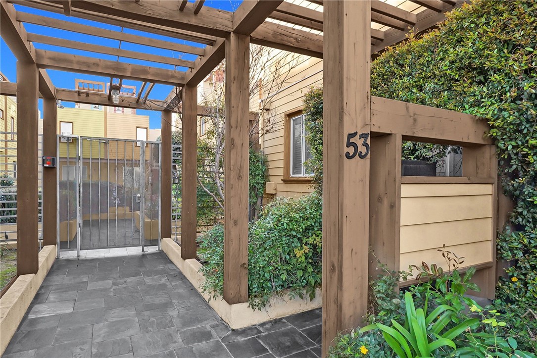 53 N Oak Avenue 5