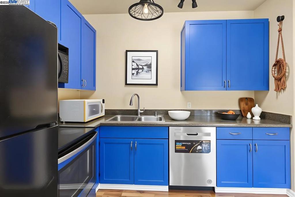 THE TRIANGLE - Residential