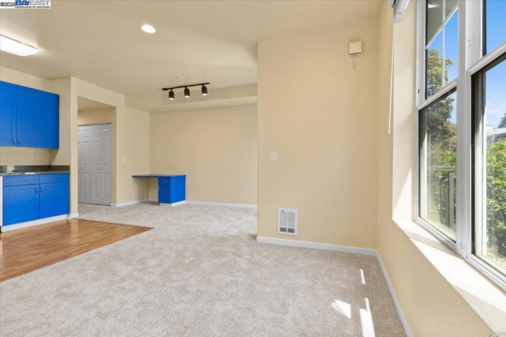 THE TRIANGLE - Residential