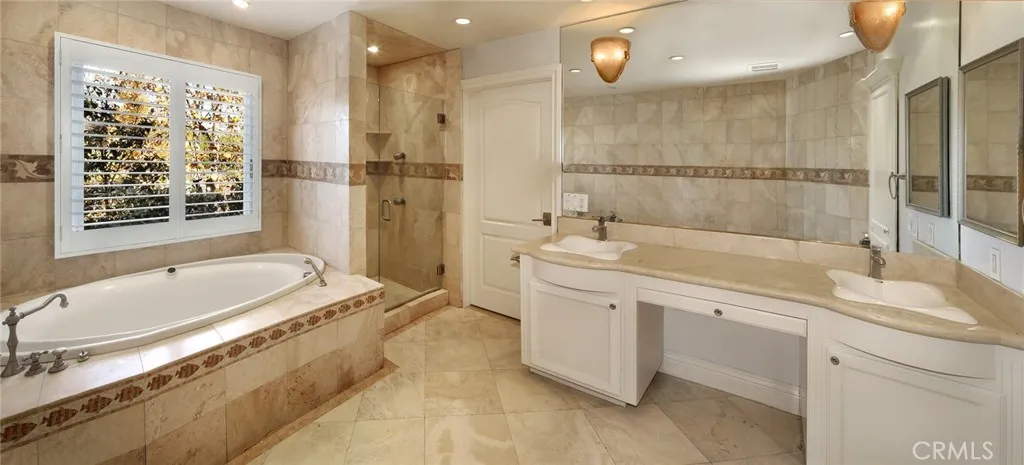 Newport Beach, California 92663, United States, 6 Bedrooms Bedrooms, ,5 BathroomsBathrooms,Residential,Active,198132