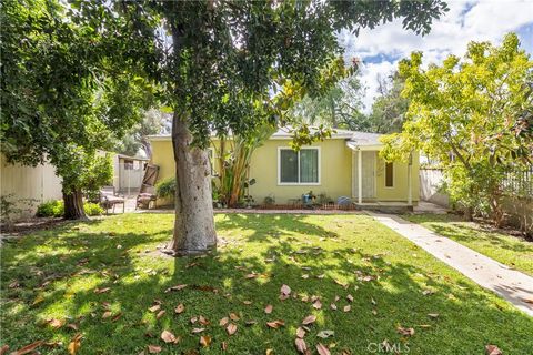 Photo of 14648 Covello St, Van Nuys, CA 91405 (MLS # SR26075462)