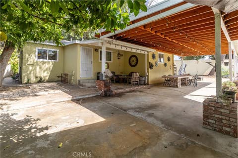 Photo of 14648 Covello St, Van Nuys, CA 91405 (MLS # SR26075462)