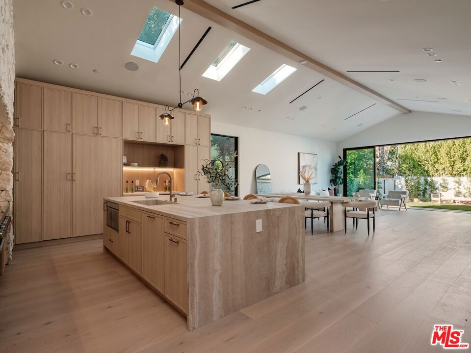 14647 Morrison Street