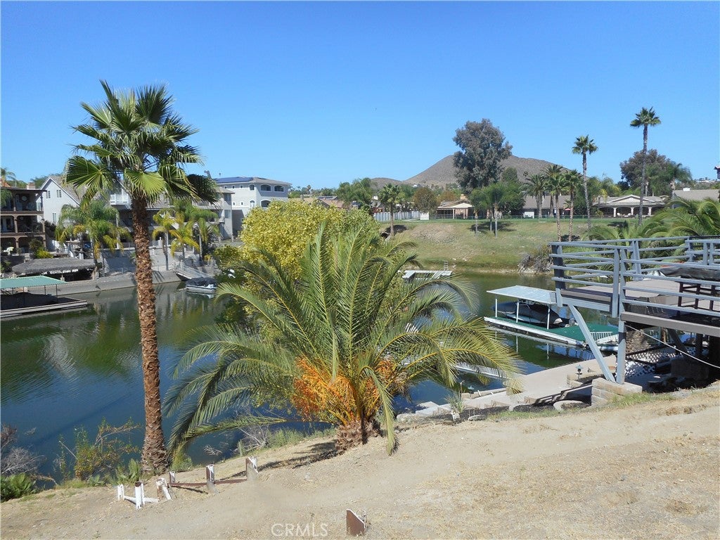 7 SWAN POINT