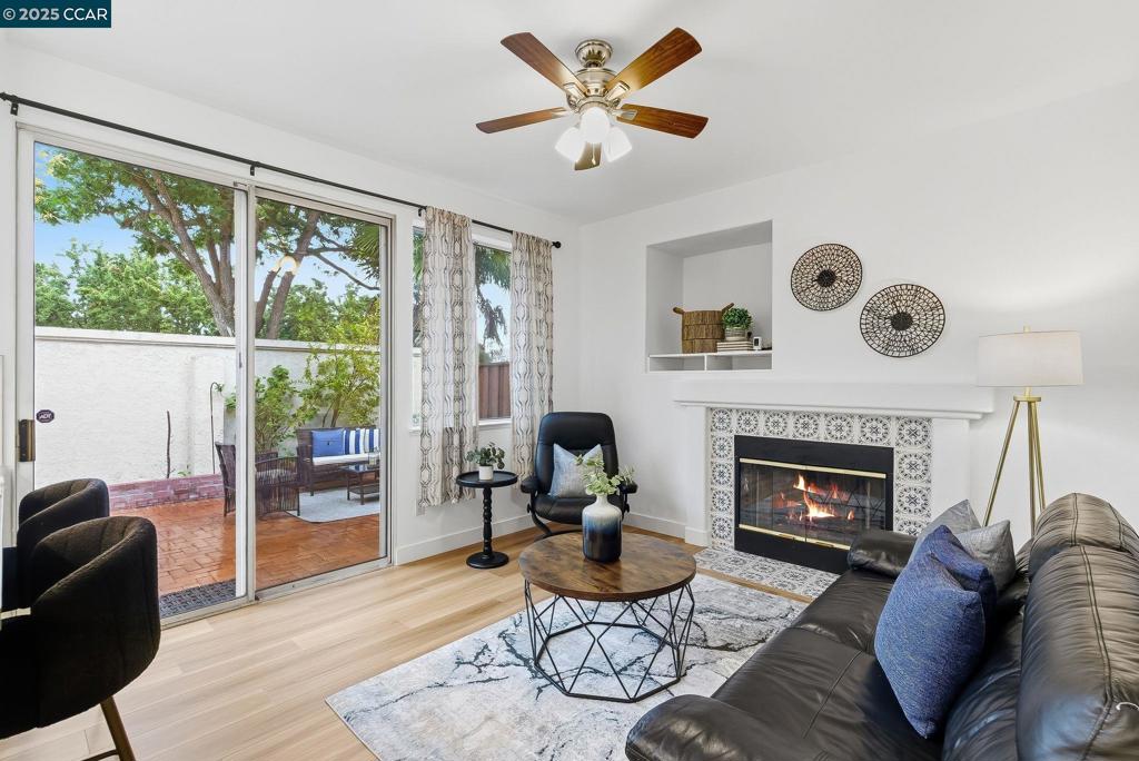 EAST HAMPTON - Residential