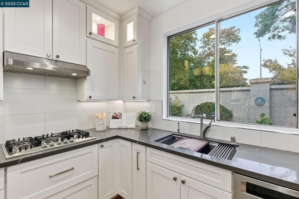 EAST HAMPTON - Residential
