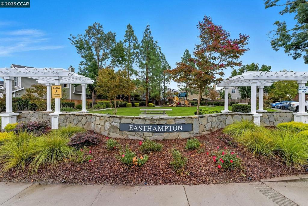 EAST HAMPTON - Residential