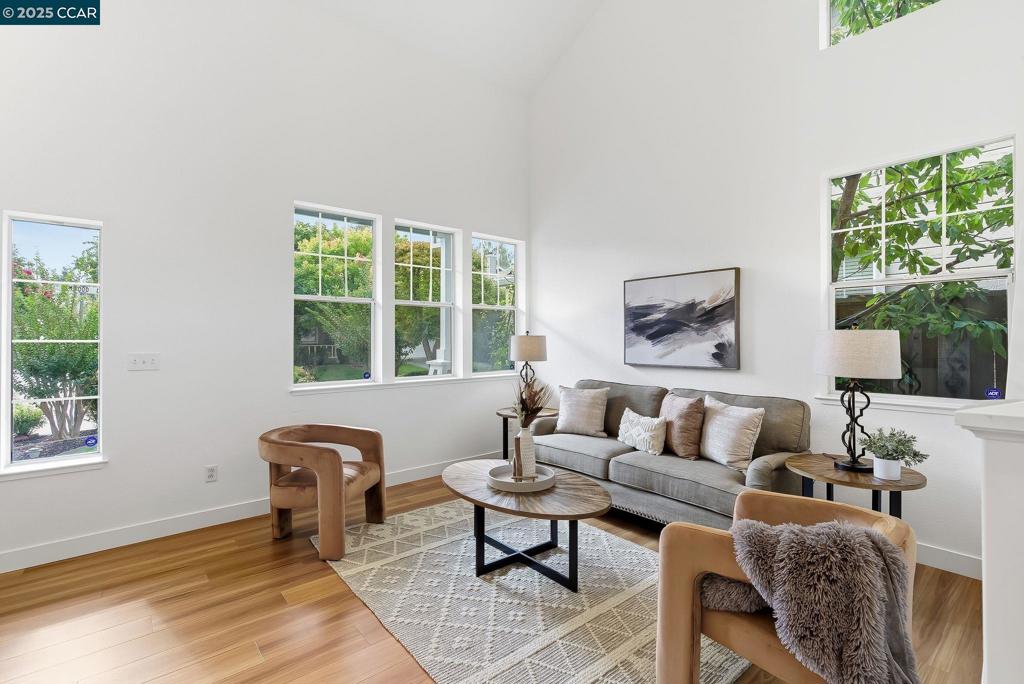 EAST HAMPTON - Residential