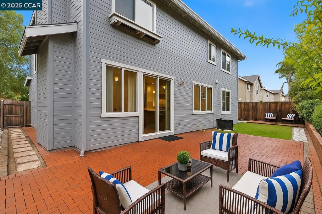 EAST HAMPTON - Residential
