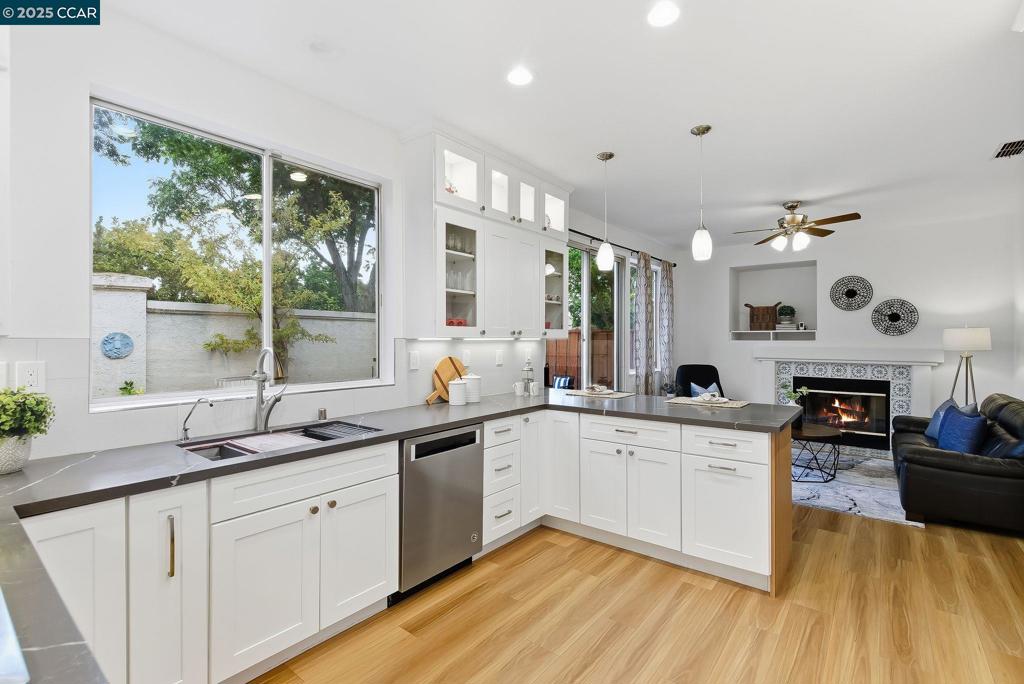EAST HAMPTON - Residential