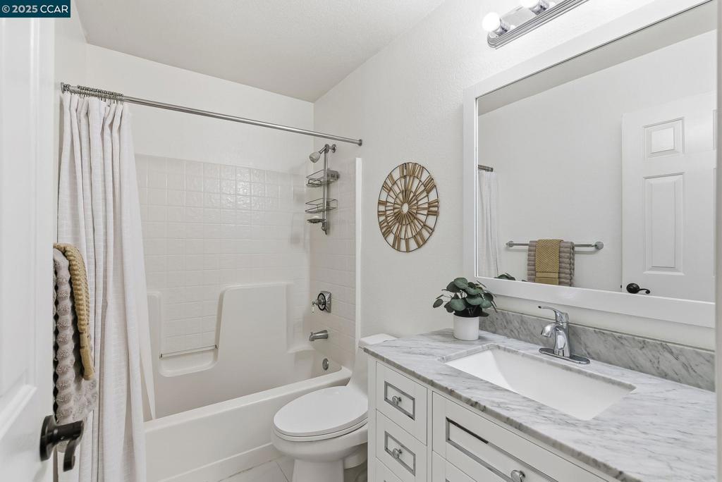 EAST HAMPTON - Residential