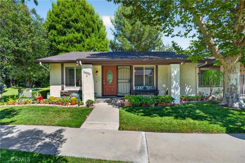 Photo of 26332 Oak Highland DR #C, Newhall, CA 91321 (MLS # SR26199525)