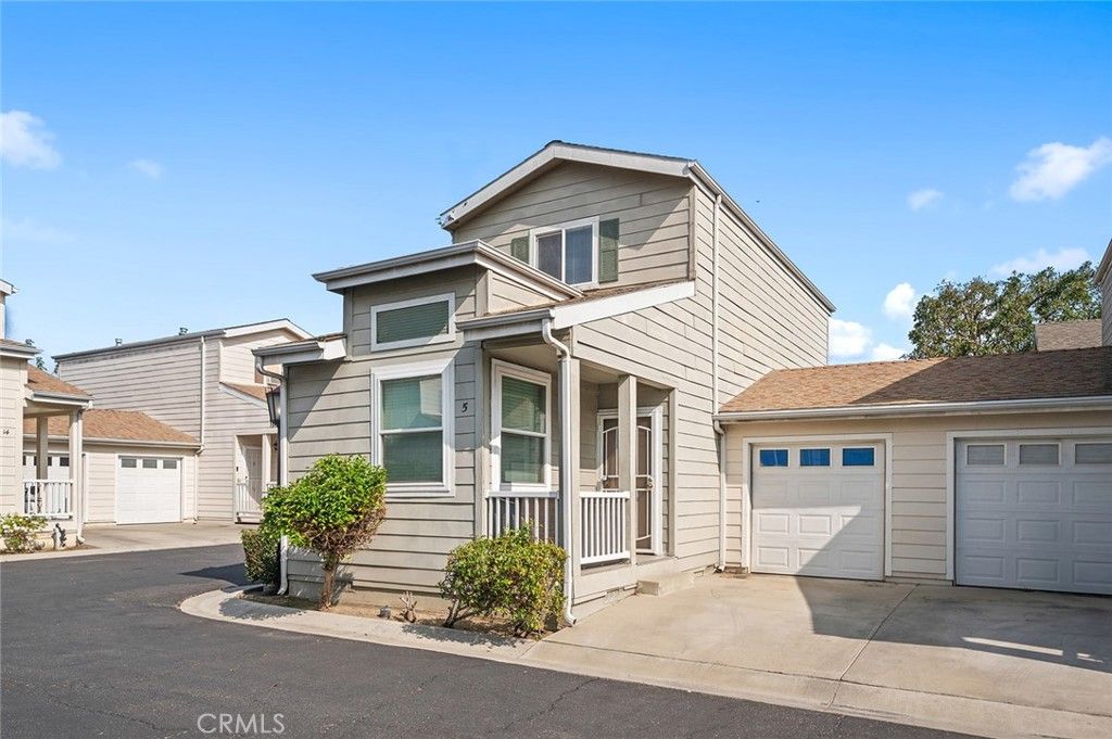 Photo of 9921 Flora Vista St #5, Bellflower, CA 90706 (MLS # DW25251144)