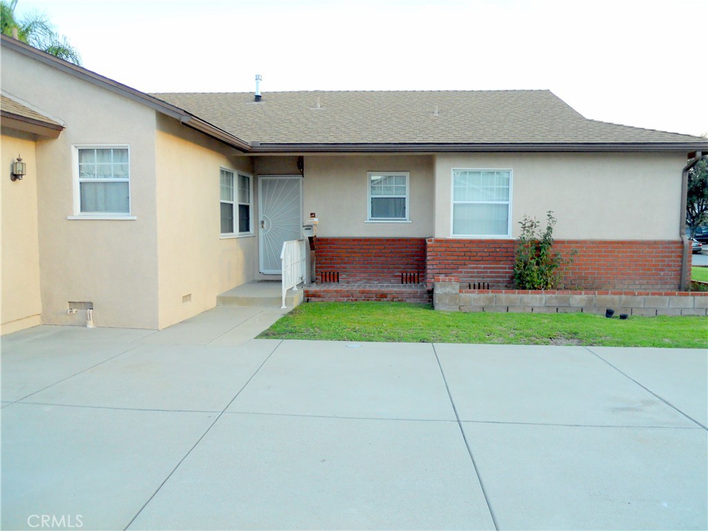 1177 N Reeder