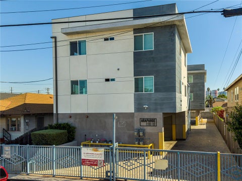 Photo of 1700 Araphoe Street, Los Angeles, CA 90006 (MLS # GD26233896)