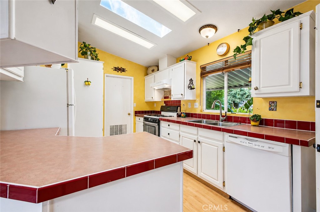 4201 Topanga Canyon Blvd 106