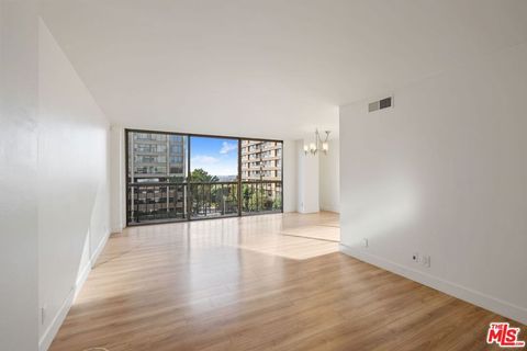 Photo of 10747 Wilshire Boulevard #701, Los Angeles, CA 90024 (MLS # 25609705) Photo of 10747 Wilshire Boulevard #701, Los Angeles, CA 90024 (MLS # 25609705)