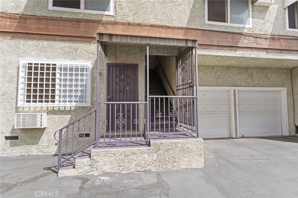 1053 S Oxford Avenue