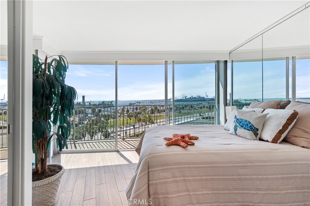700 E Ocean Boulevard 1206