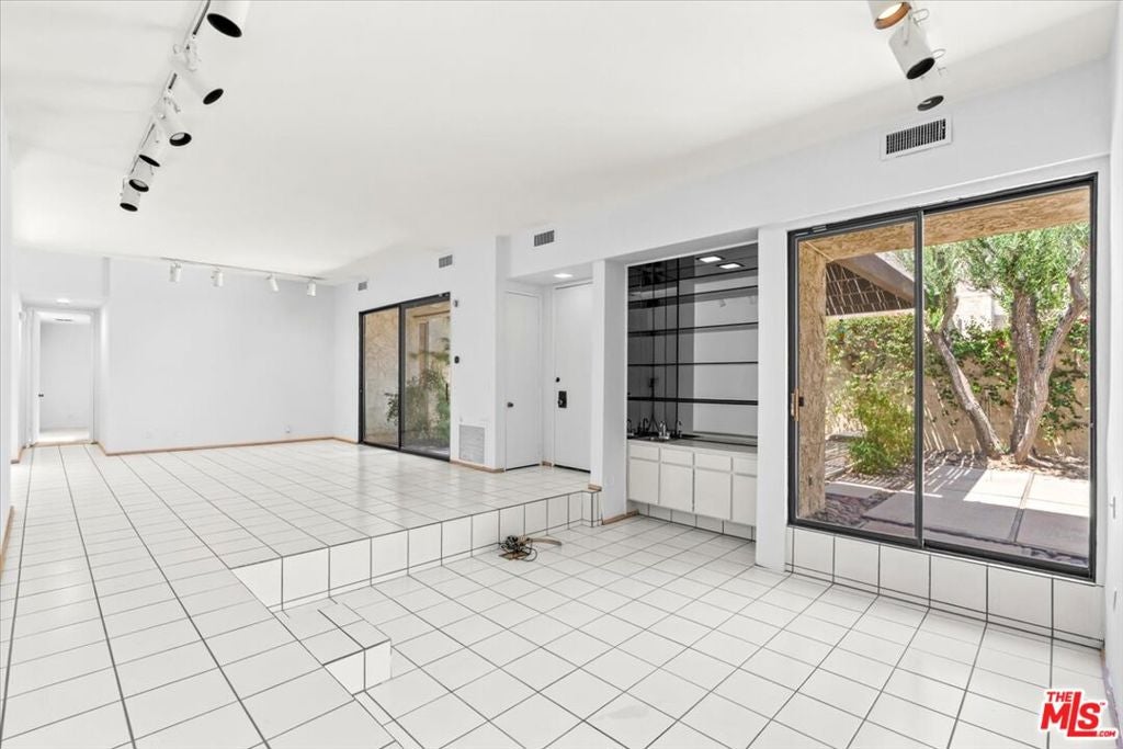 426 N Hermosa Drive