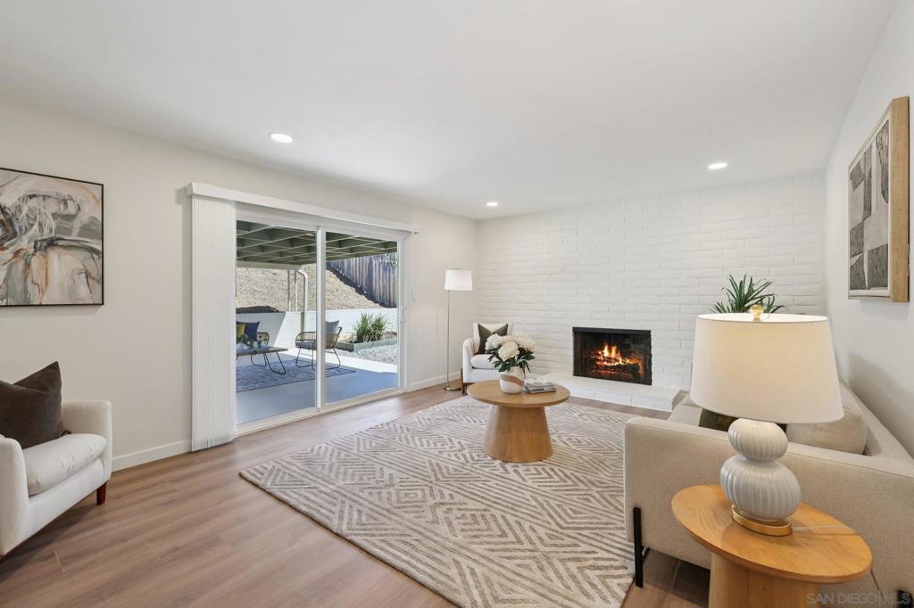 8374 Lake Gaby Ave