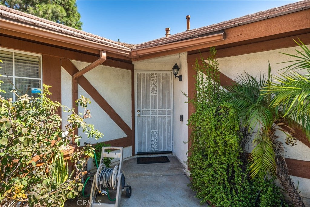 14394 Hillcrest