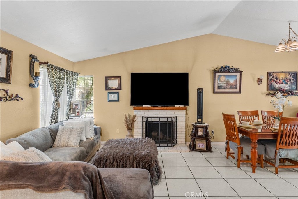 14394 Hillcrest