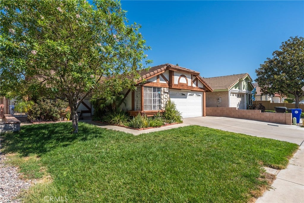 14394 Hillcrest
