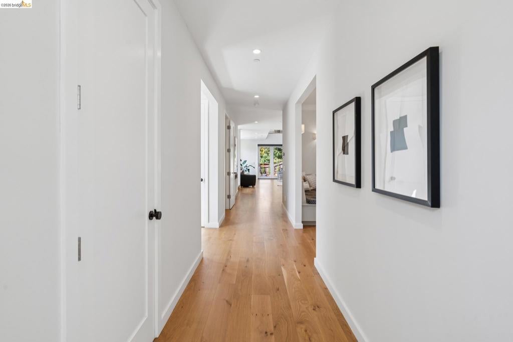 915 Grosvenor Place
