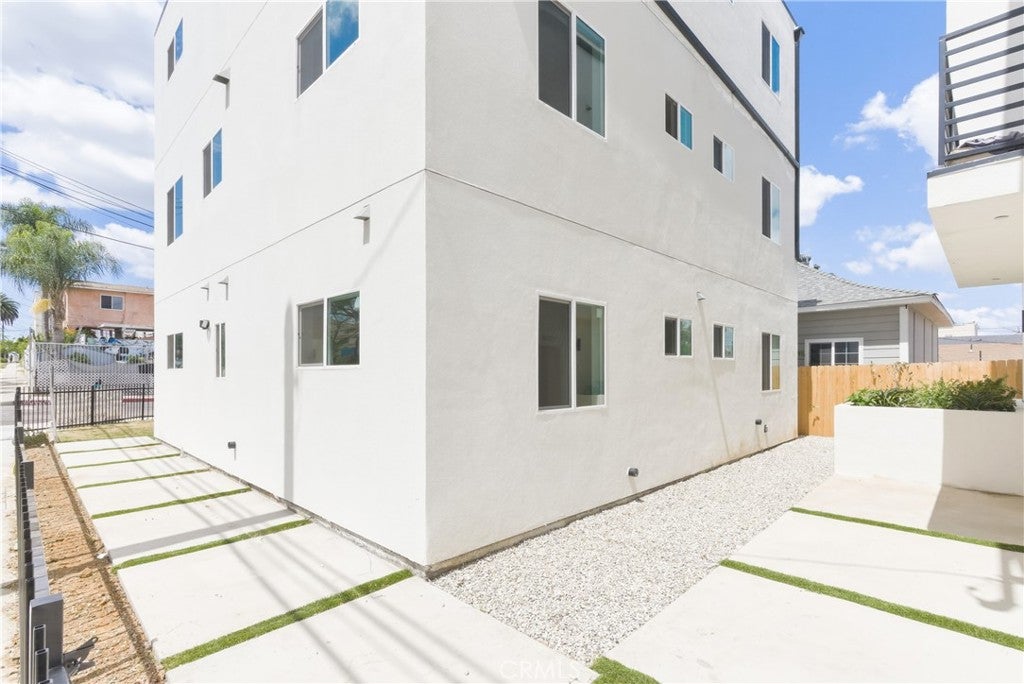 2843 Folsom