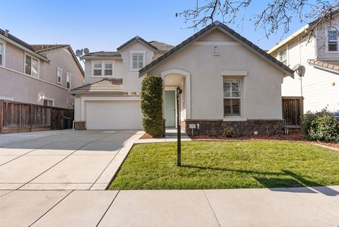 Photo of 907 907 Snapdragon Way Way, Brentwood, CA 94513 (MLS # 41123137)