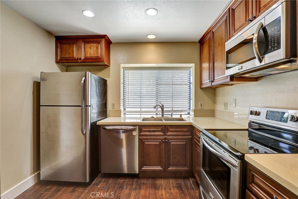 Ridge Townhomes Peters (RP) - Residential Lease