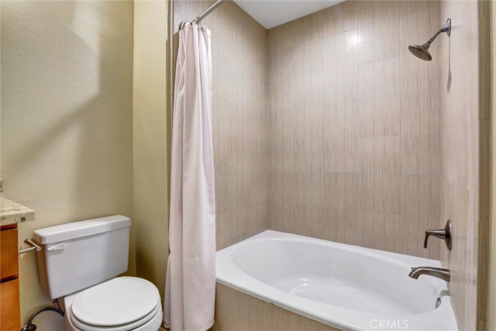 Ridge Townhomes Peters (RP) - Residential Lease