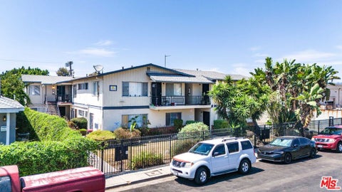 Photo of 2027 S Ridgeley Drive, Los Angeles, CA 90016 (MLS # 26876425)