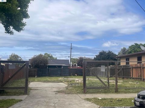Photo of 1737 ESMOND AVE Ave, Richmond, CA 94801 (MLS # 41133399)