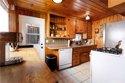 Photo of 23668 Scenic DR, Crestline, CA 92325 (MLS # IG26177012)