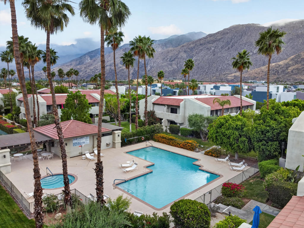 1150 E Amado Road 8c2