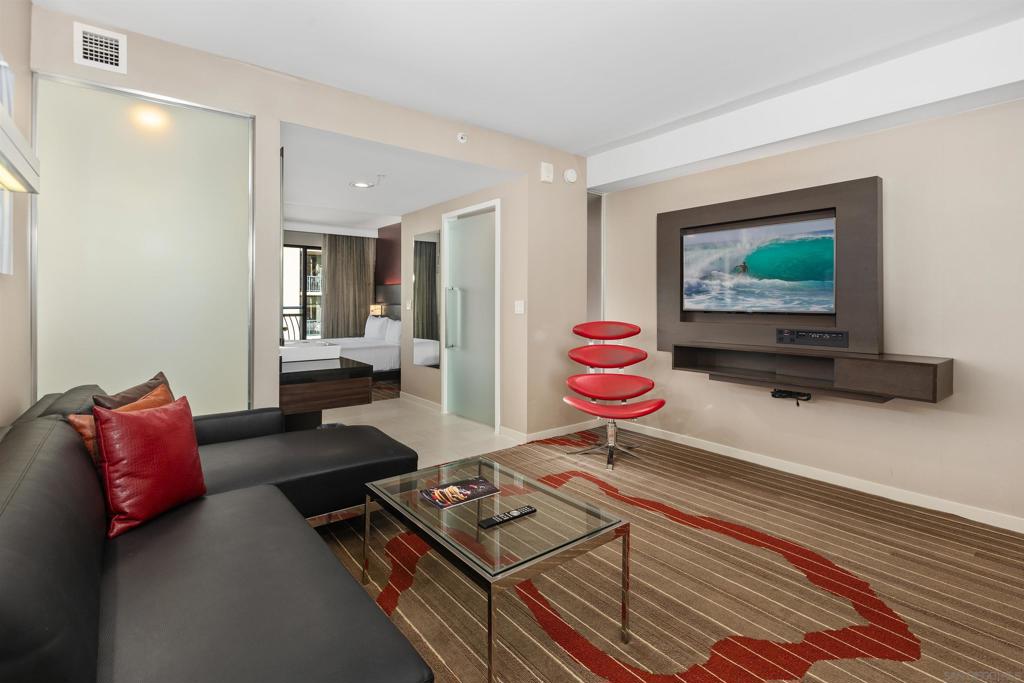 207 5th Ave 858