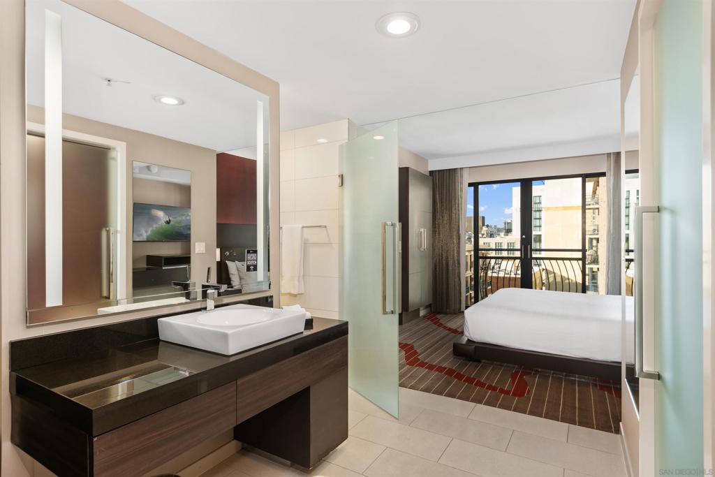 207 5th Ave 858