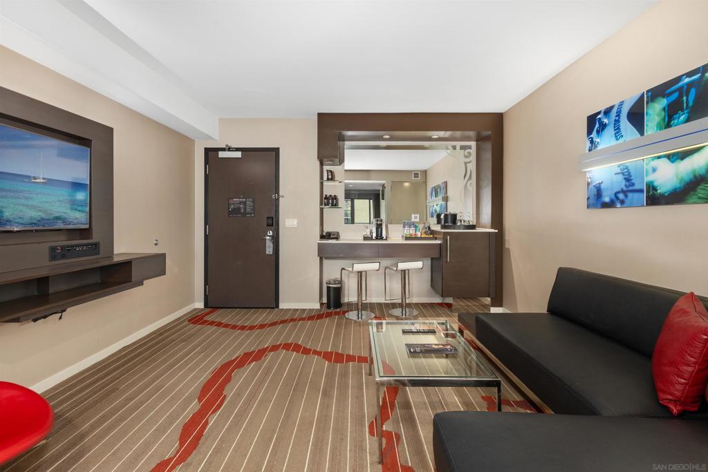 207 5th Ave 858