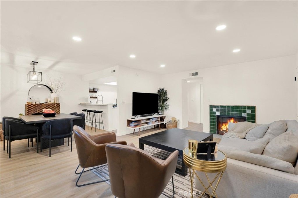 Photo of 5530 Thornburn Street #102, Los Angeles, CA 90045 (MLS # SR25180756)